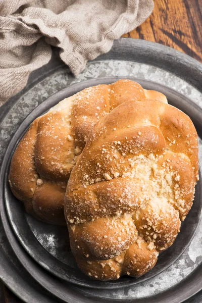 Két vekni édes challah kenyér. — Stock Fotó