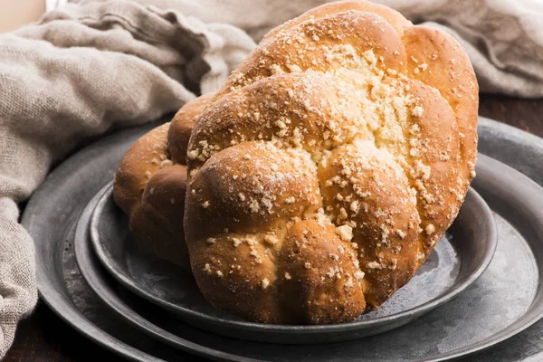 Két vekni édes challah kenyér. — Stock Fotó