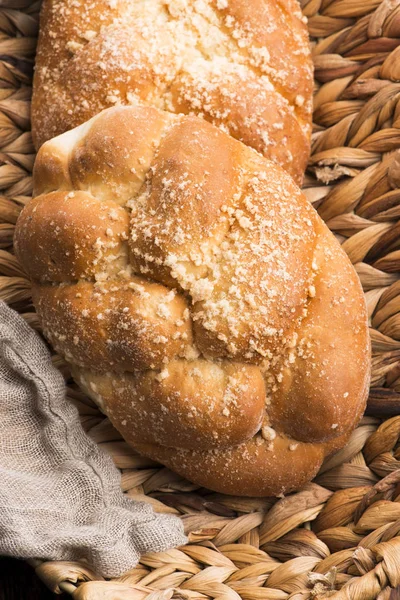 İki somun tatlı Challah Ekmeği — Stok fotoğraf