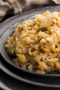 lahana ile geleneksel Lehçe bezelye