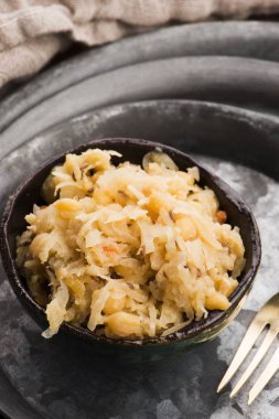 lahana ile geleneksel Lehçe bezelye