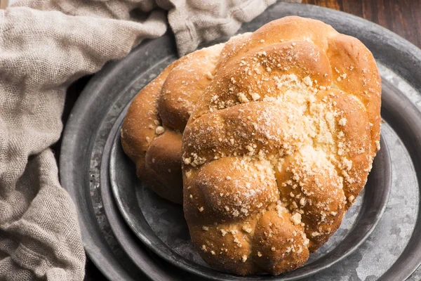 Két vekni édes challah kenyér. — Stock Fotó