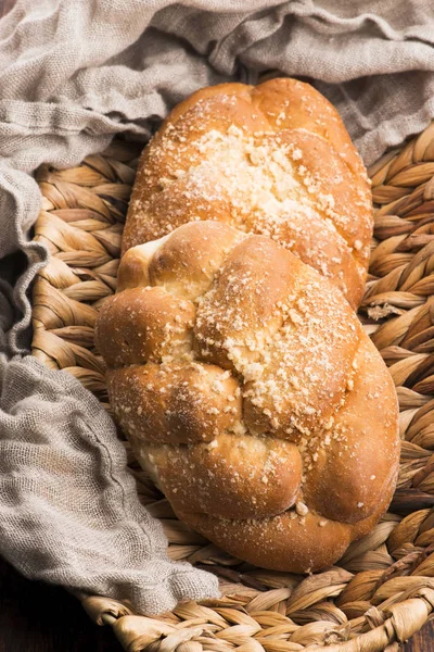 İki somun tatlı Challah Ekmeği — Stok fotoğraf