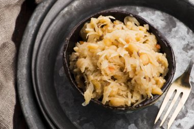 lahana ile geleneksel Lehçe bezelye