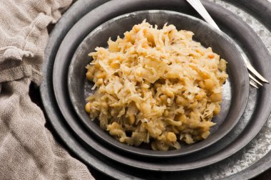 lahana ile geleneksel Lehçe bezelye