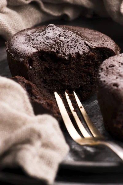 自制烤红巧克力杯蛋糕 — 图库照片