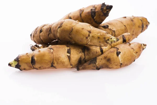 Raw Whole Jerusalem artichokes on a white background — Stock Photo, Image