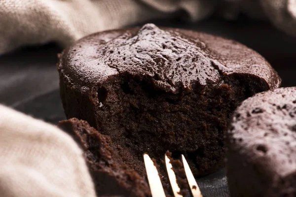 Cupcakes au chocolat brun fait maison — Photo