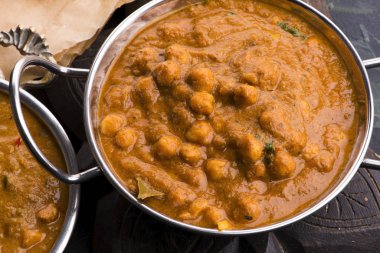 Chana Masala: Nohut ve körili geleneksel Hint yemeği