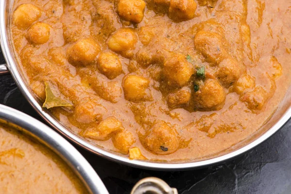 Chana Masala: Plato tradicional indio con garbanzos y curry — Foto de Stock