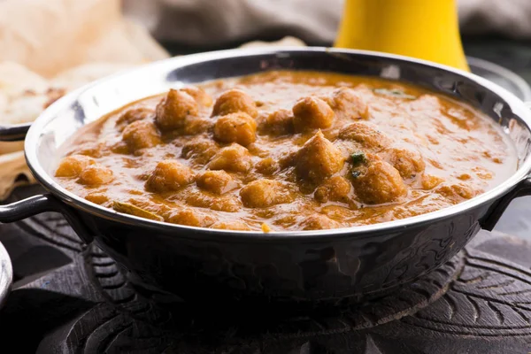 Chana Masala: prato tradicional indiano com grão de bico e curry — Fotografia de Stock