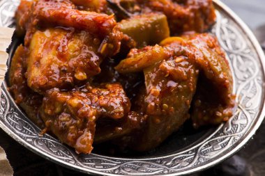 Güney Hindistan limon turşusu baharatlı bir turşudur.