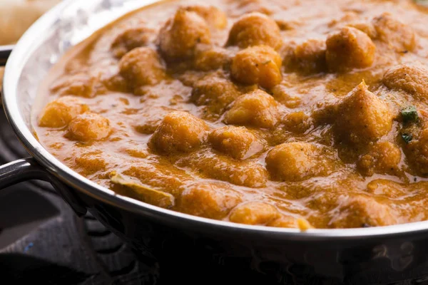 Chana Masala：传统的印度菜，配以鹰嘴豆和咖哩 — 图库照片