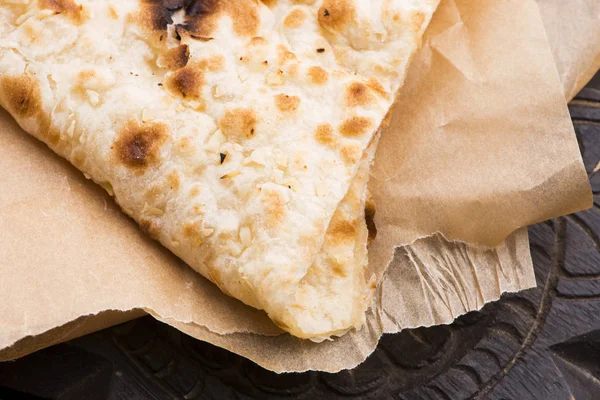 Vitlök Naan, indiskt flatbröd — Stockfoto