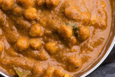 Chana Masala: Nohut ve körili geleneksel Hint yemeği