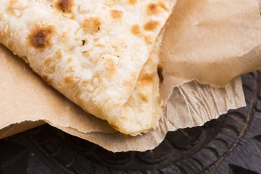 Sarımsaklı ekmek, Hint ekmeği.