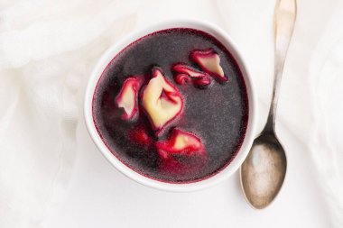 Noel pancar çorbası, küçük mantarlı borş çorbası.