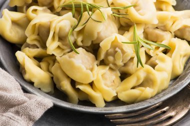 eti köfte - Rusya mantı plaka haşlanmış.