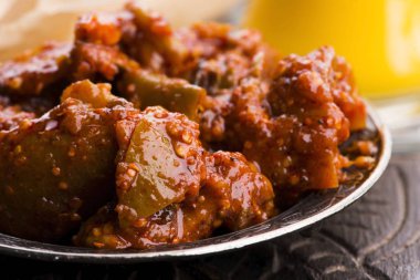 Güney Hindistan limon turşusu baharatlı bir turşudur.