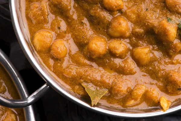 Chana Masala: Plato tradicional indio con garbanzos y curry — Foto de Stock