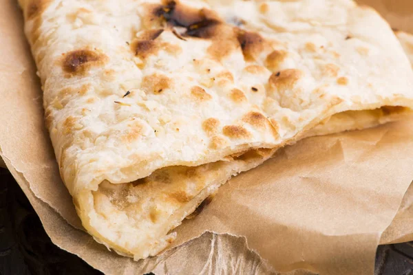 Knoblauch Naan, indisches Fladenbrot — Stockfoto