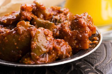 Güney Hindistan limon turşusu baharatlı bir turşudur.