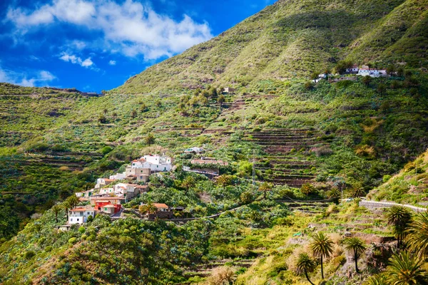 Petit village Masca à flanc de colline — Photo
