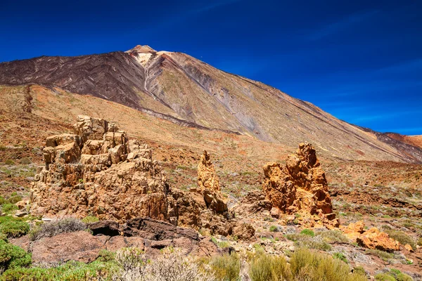 Grote rotsen op de mount Teide Nationaal Park — Stockfoto