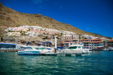 Los Gigantes harbor