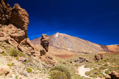 Roque Cinchado with Pico del Teide