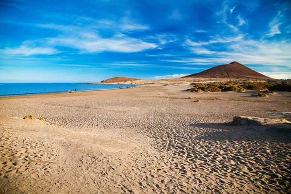 Пустынный песчаный пляж Playa el Medano — стоковое фото