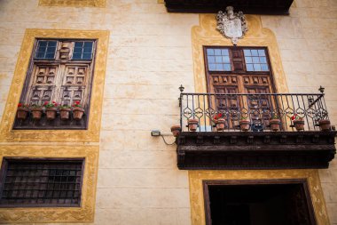 Eski balkon ve La Orotava içinde pencere eşiği