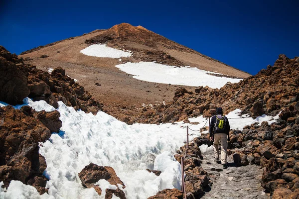 Man hiking on volcano Teide — Stock Photo, Image