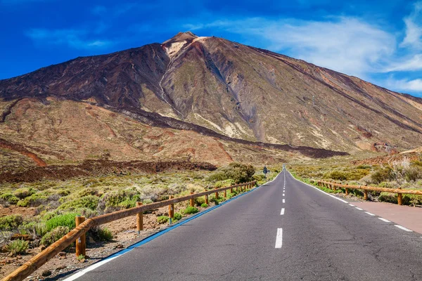 Asphalt road to the volcano Teide — Stock Photo, Image