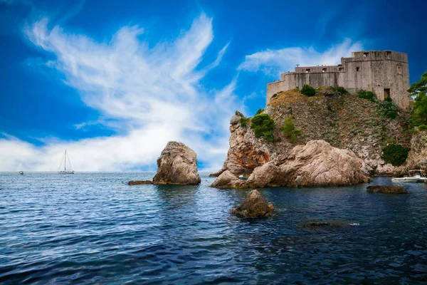 Fort Lovrijenac dans le port de Dubrovnik Ouest — Photo