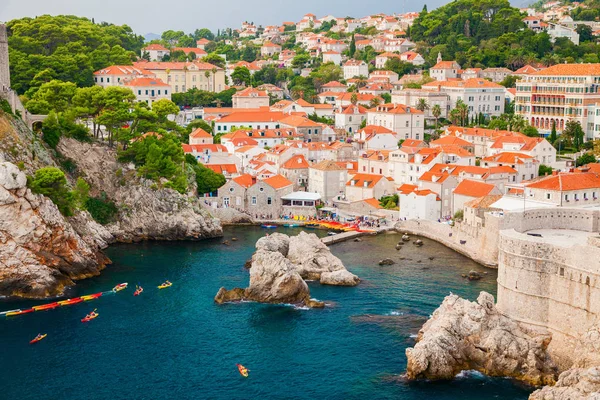 O porto ocidental perto da cidade velha em Dubrovnik — Fotografia de Stock