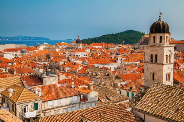 Vista de Dubrovnik Cidade velha de suas muralhas da cidade — Fotografia de Stock