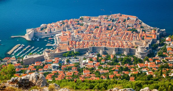 Vista aérea del casco antiguo medieval de Dubrovnik —  Fotos de Stock