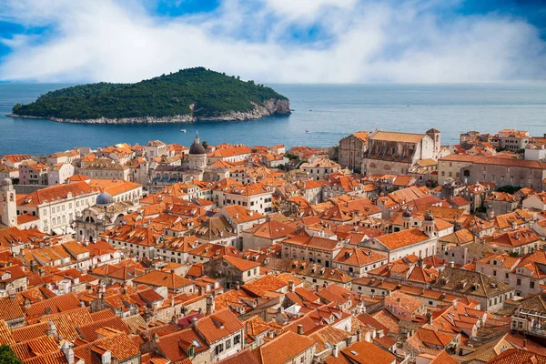 Dubrovnik old town and island Lokrum — Stock Photo, Image