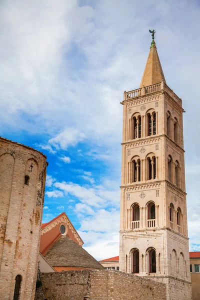 Bell toren van St Donat de kerk in Zadar — Stockfoto