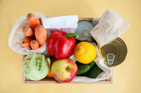 Boîte Don Avec Divers Aliments Conserves Céréales Fruits Légumes Fond — Photo