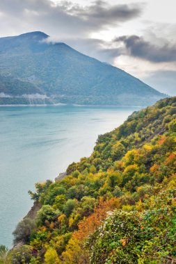 Kafkas Dağları renkli sonbahar manzara