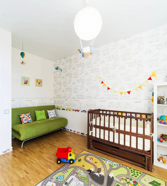 Intérieur Une Chambre Avec Lit Enfant — Photo