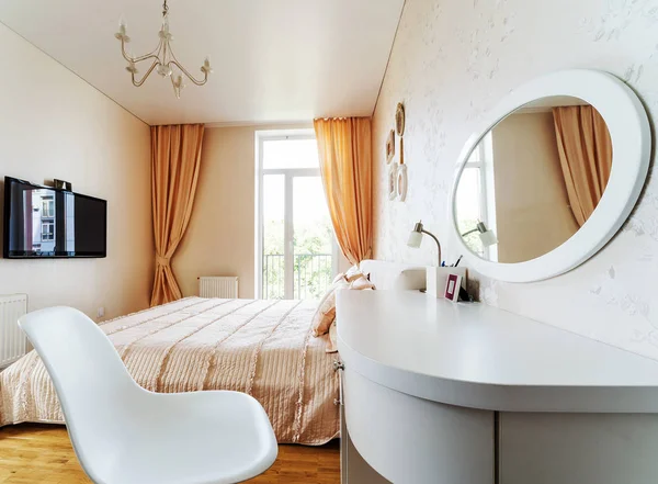 寝室の中だ 現代的なデザイン — ストック写真