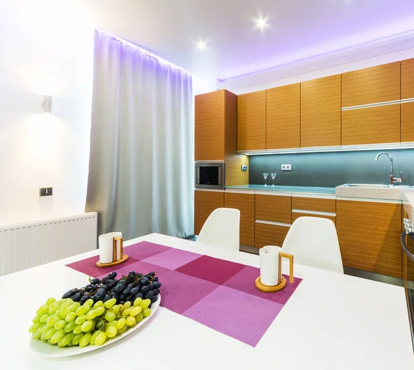 Interior Cozinha Moderna Com Paredes Brancas Cinzentas — Fotografia de Stock