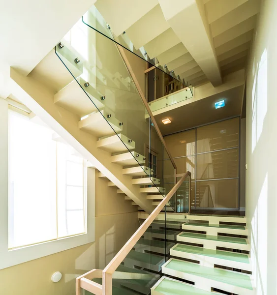Современный Офисный Интерьер Лестницами Окнами — стоковое фото