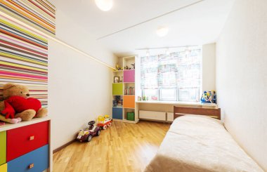 Renkli tasarlanmış çocuk odası