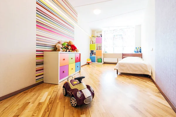 Colorido diseñado habitación de los niños — Foto de Stock