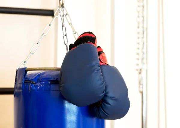 Close View Boxing Gloves Punching Bag — Stock Photo, Image