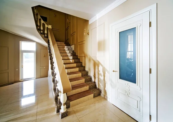 Interior Una Casa Moderna Con Escalera —  Fotos de Stock